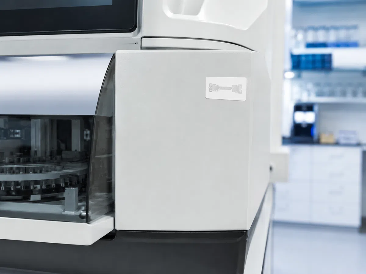 RFID label for healthcare and laboratory equipment tracking