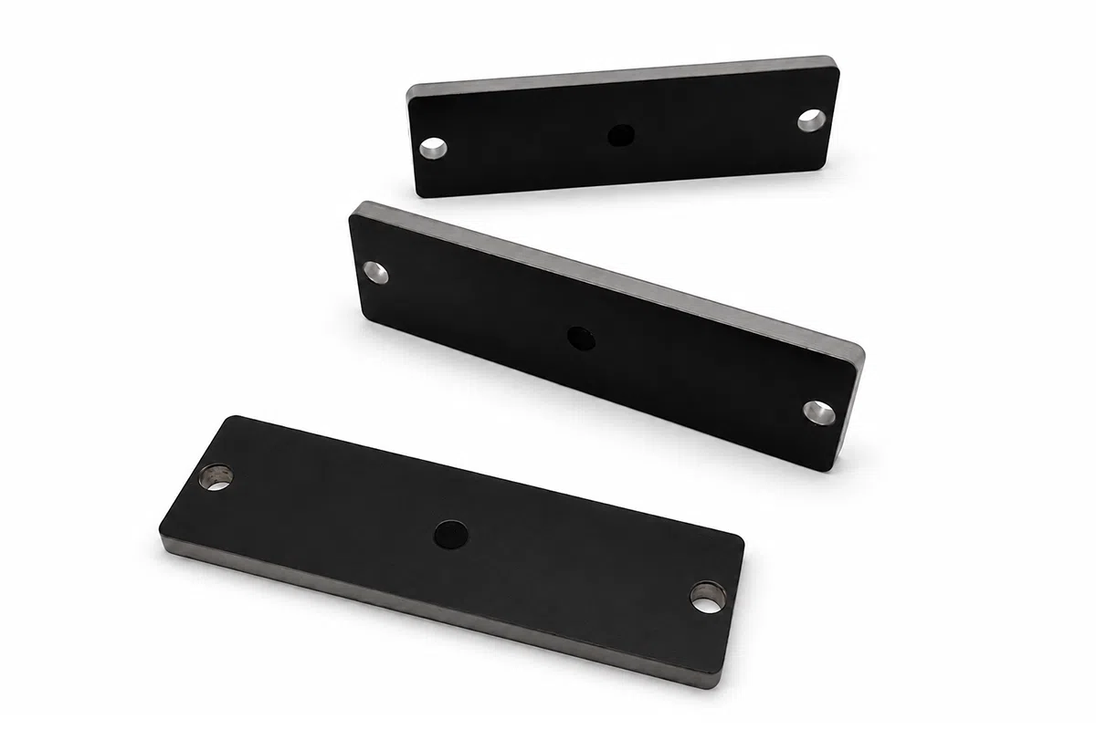 Standard PCB on-metal RFID tags for racks equipment and metal boxes