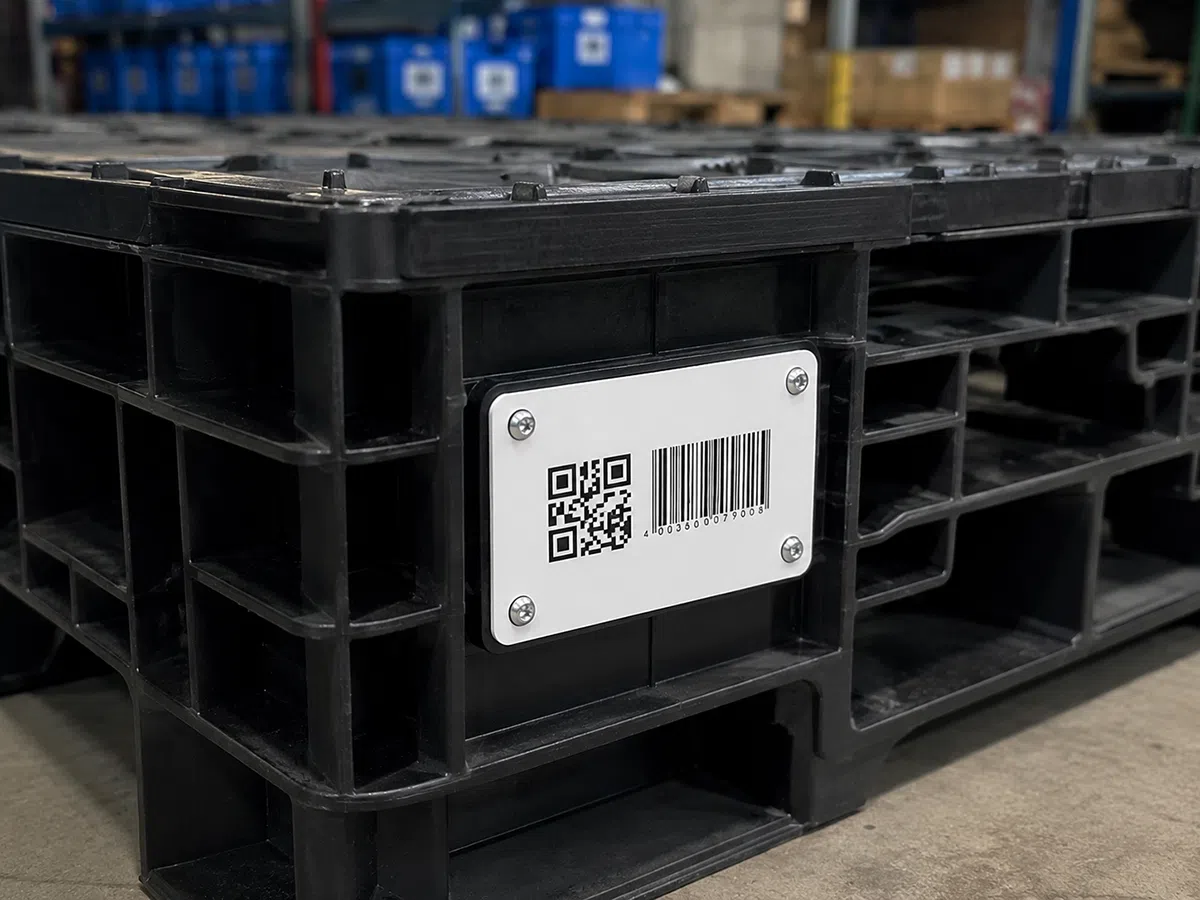 RFID asset card for plastic pallet and container management